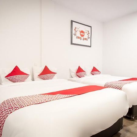 Oyo835大都会家庭旅馆 棉兰 外观 照片